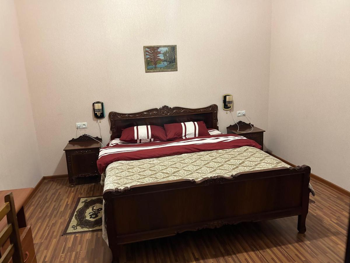 Guest House Medea Кутаиси Екстериор снимка