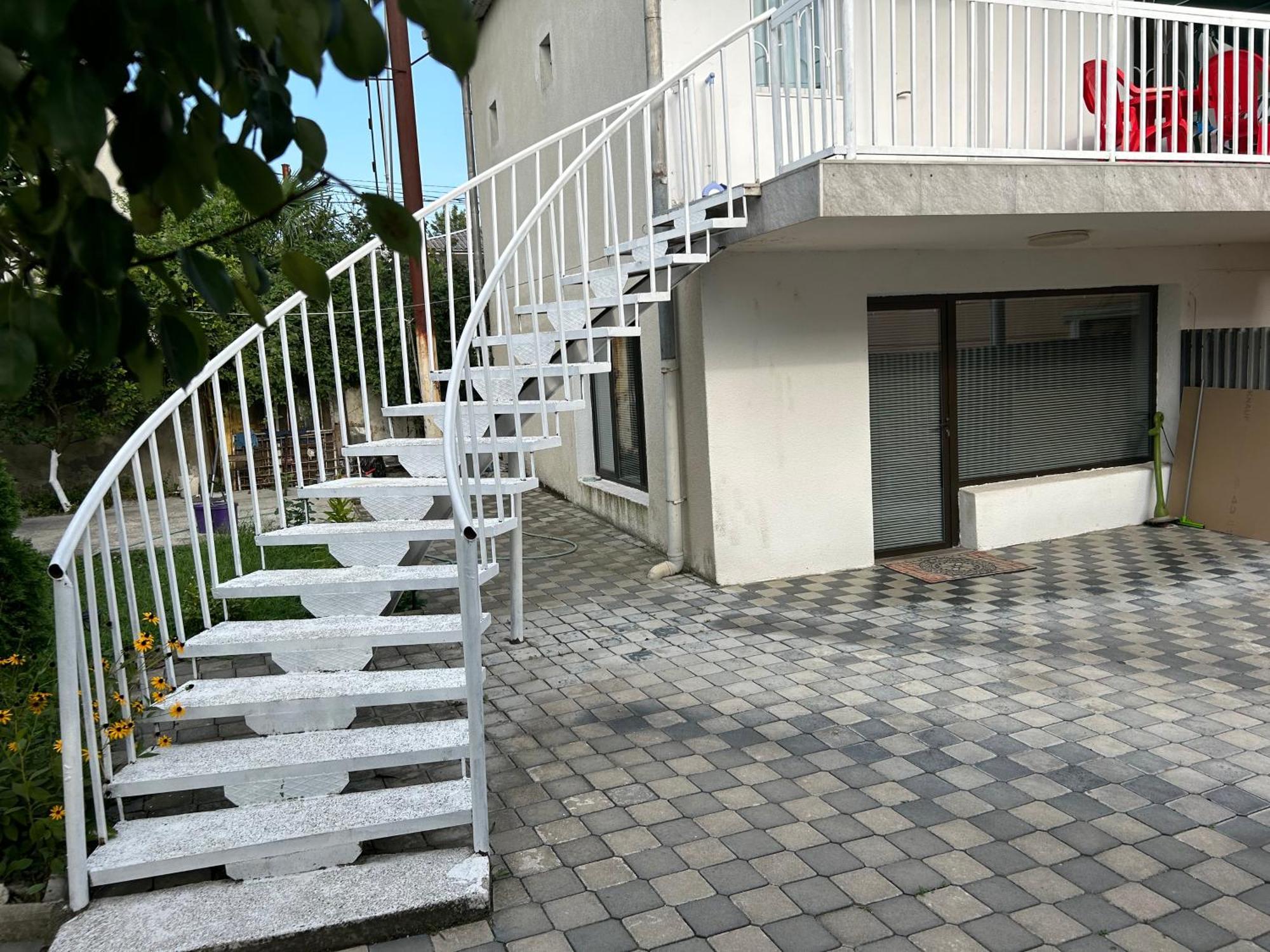 Guest House Medea Кутаиси Екстериор снимка