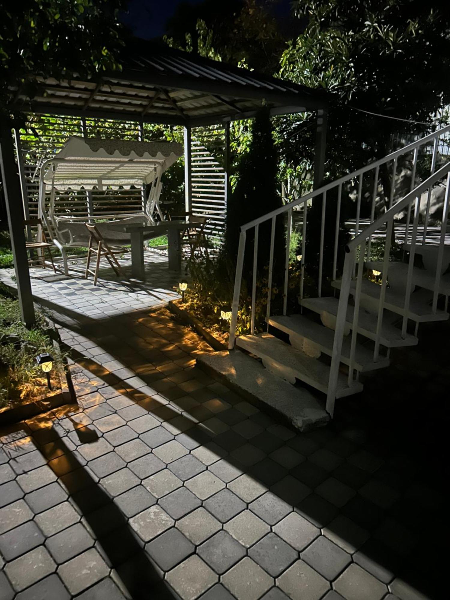Guest House Medea Кутаиси Екстериор снимка