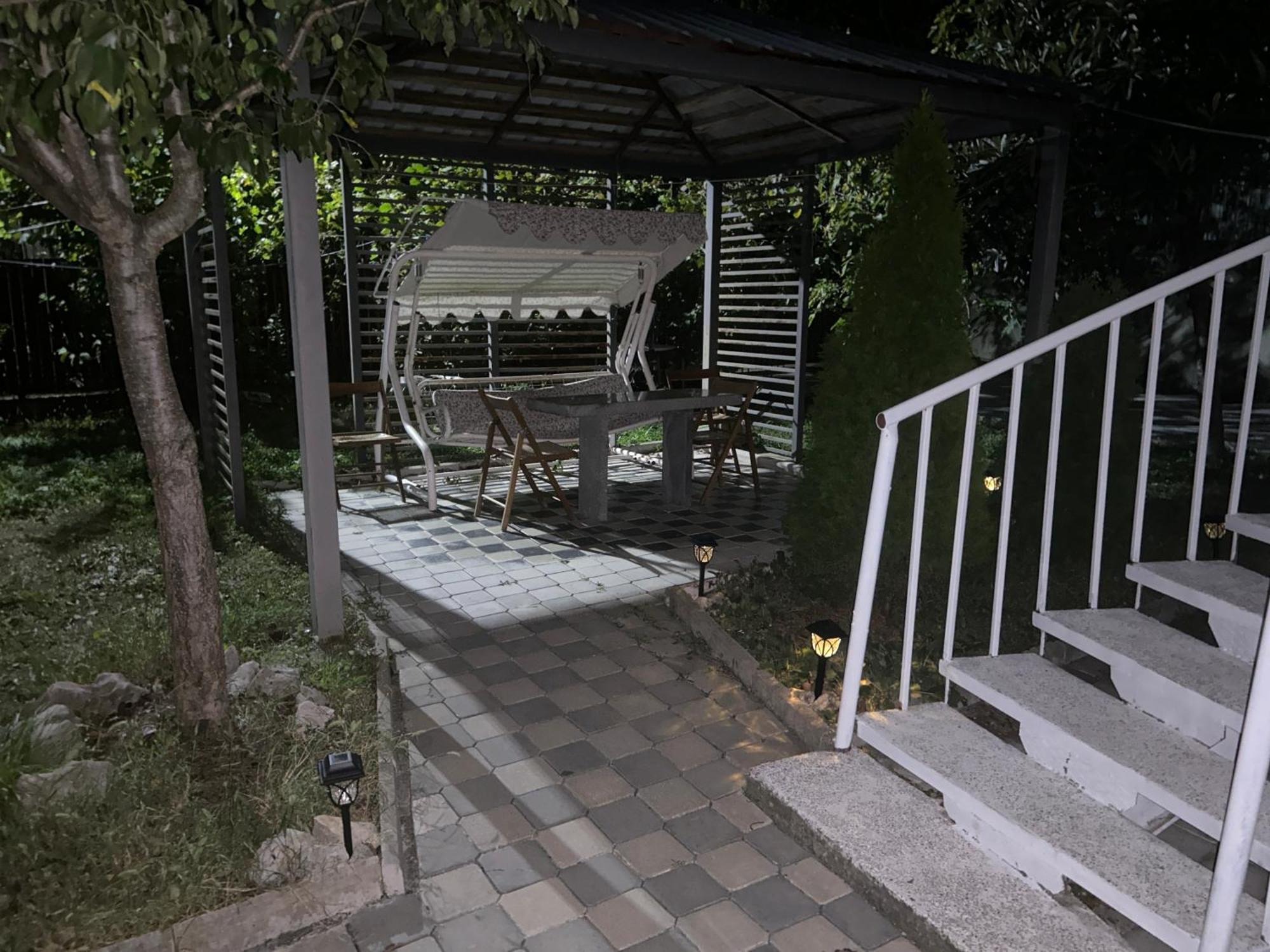 Guest House Medea Кутаиси Екстериор снимка
