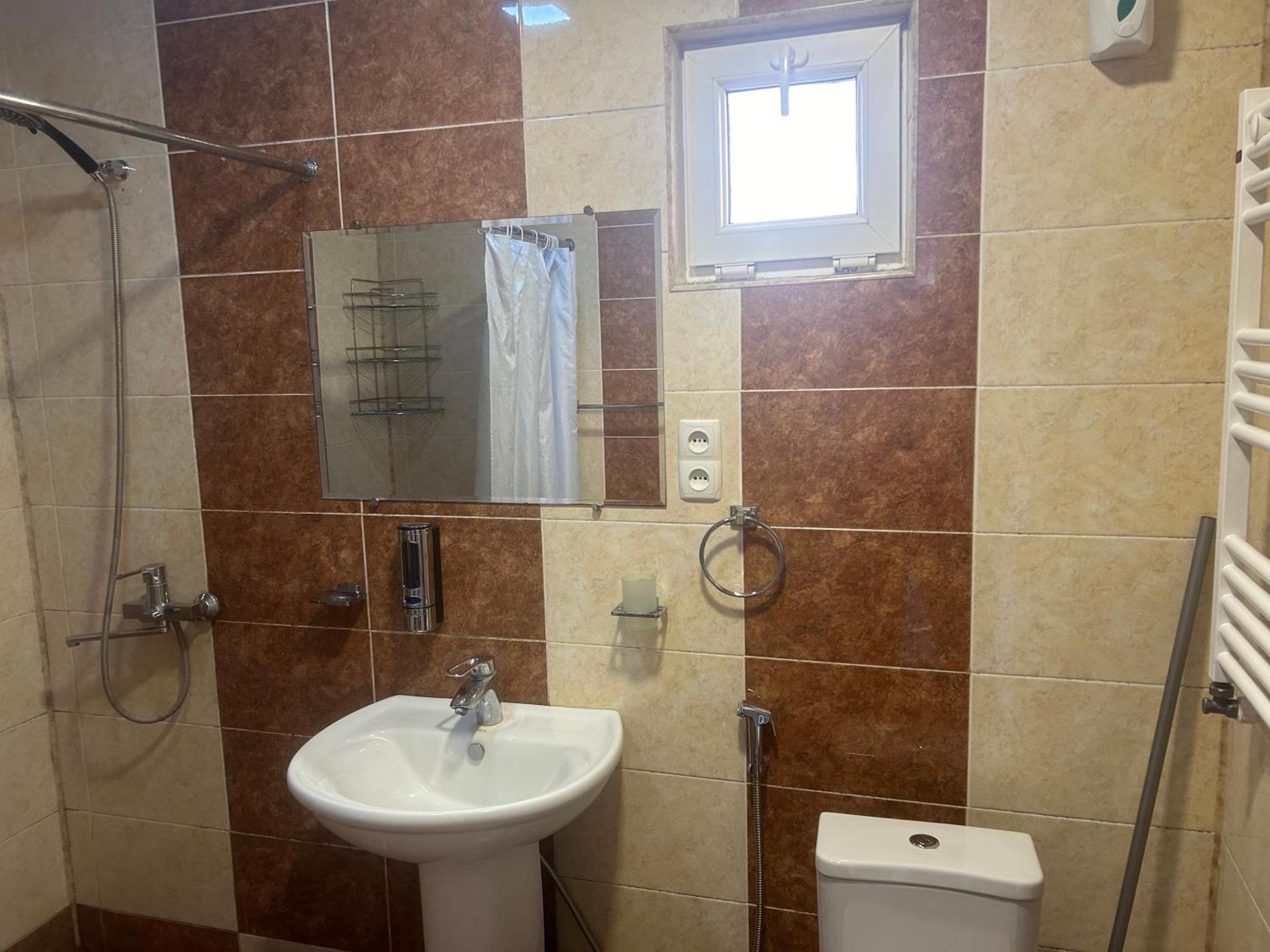 Guest House Medea Кутаиси Екстериор снимка